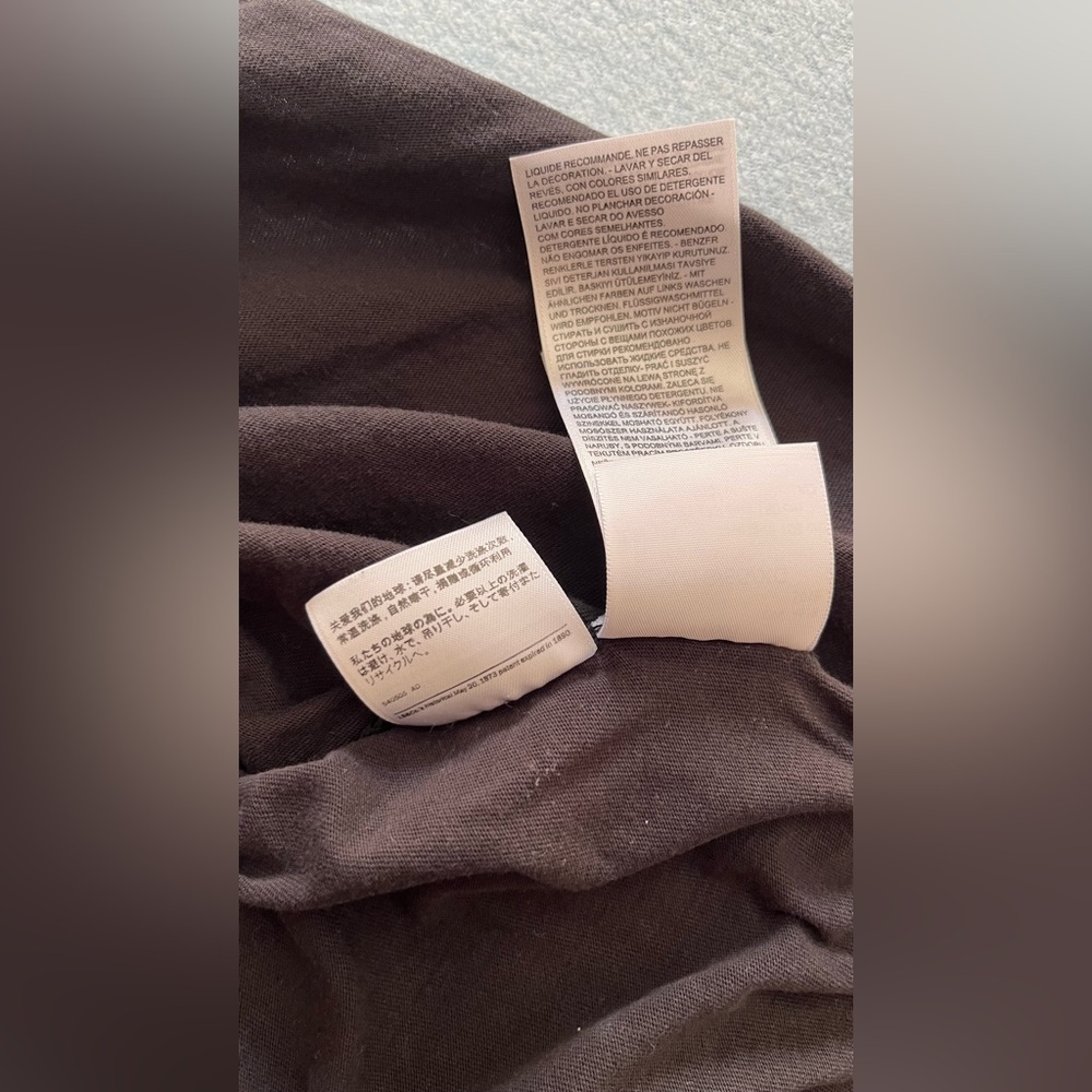 Levi's Black Tee w’ Rainbow Size XL - Picture 7 of 9